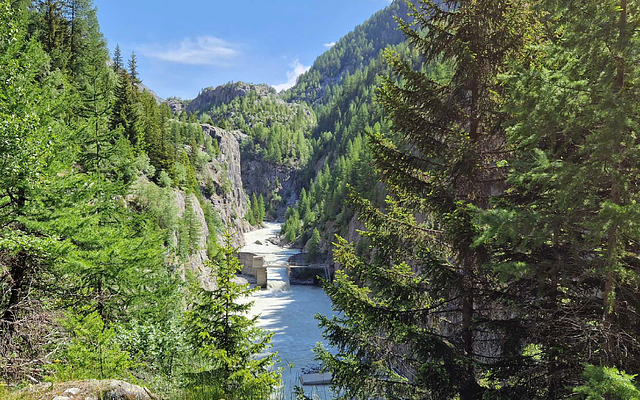 Messnetzkonzept für Wasserstand und Abfluss in Oberflächengewässern